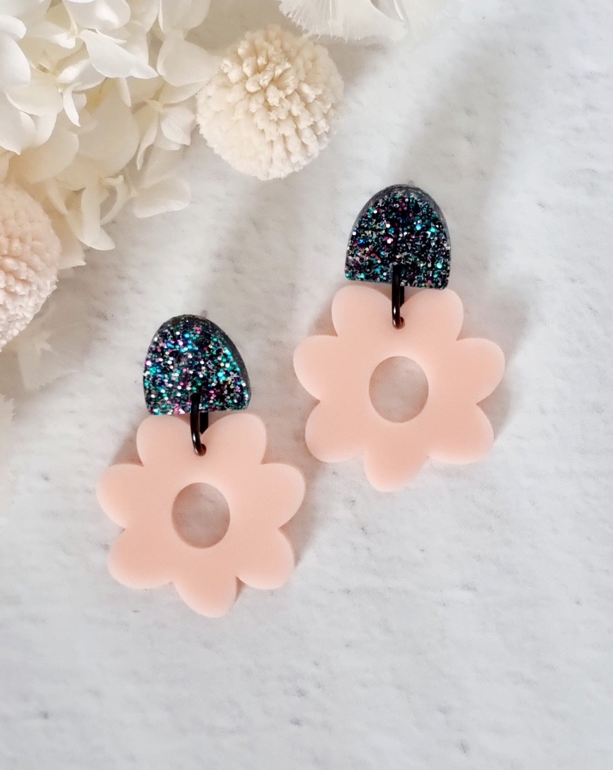 Daisy Peach Dangle - Luna + Mae