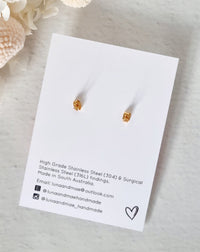 Daisy Small Peach Dangle - Luna + Mae